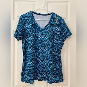 Short sleeve v-neck shirt